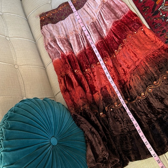 Incredible Velvet Tiered Skirt, Vintage India - Picture 15 of 16